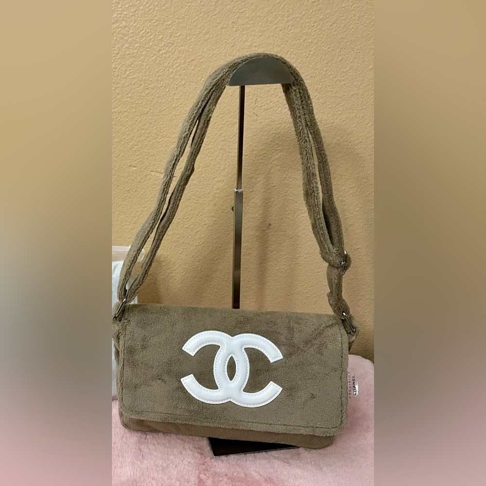 Beaute VIP Gift CC Crossbody Precision Bag